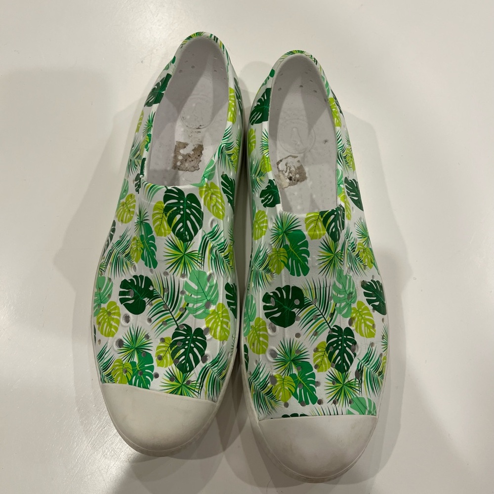 Native Women's Green and White Leaf Print Shoes